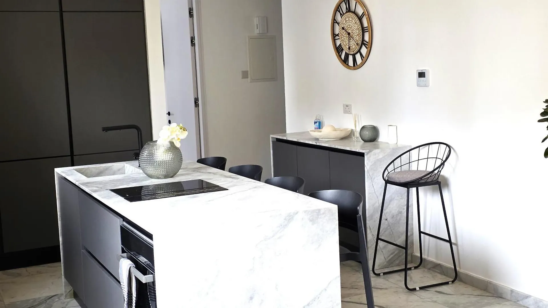 Luxurious 2Br Apartment In City Center With Internet Larnaca Kypr