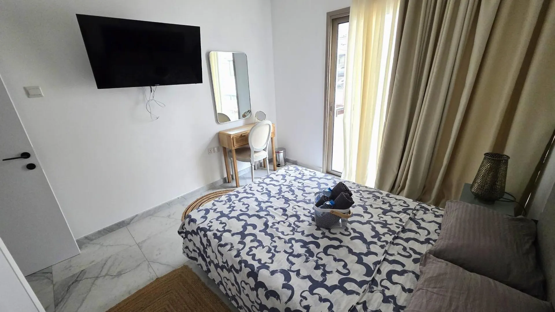Luxurious 2Br Apartment In City Center With Internet Larnaca