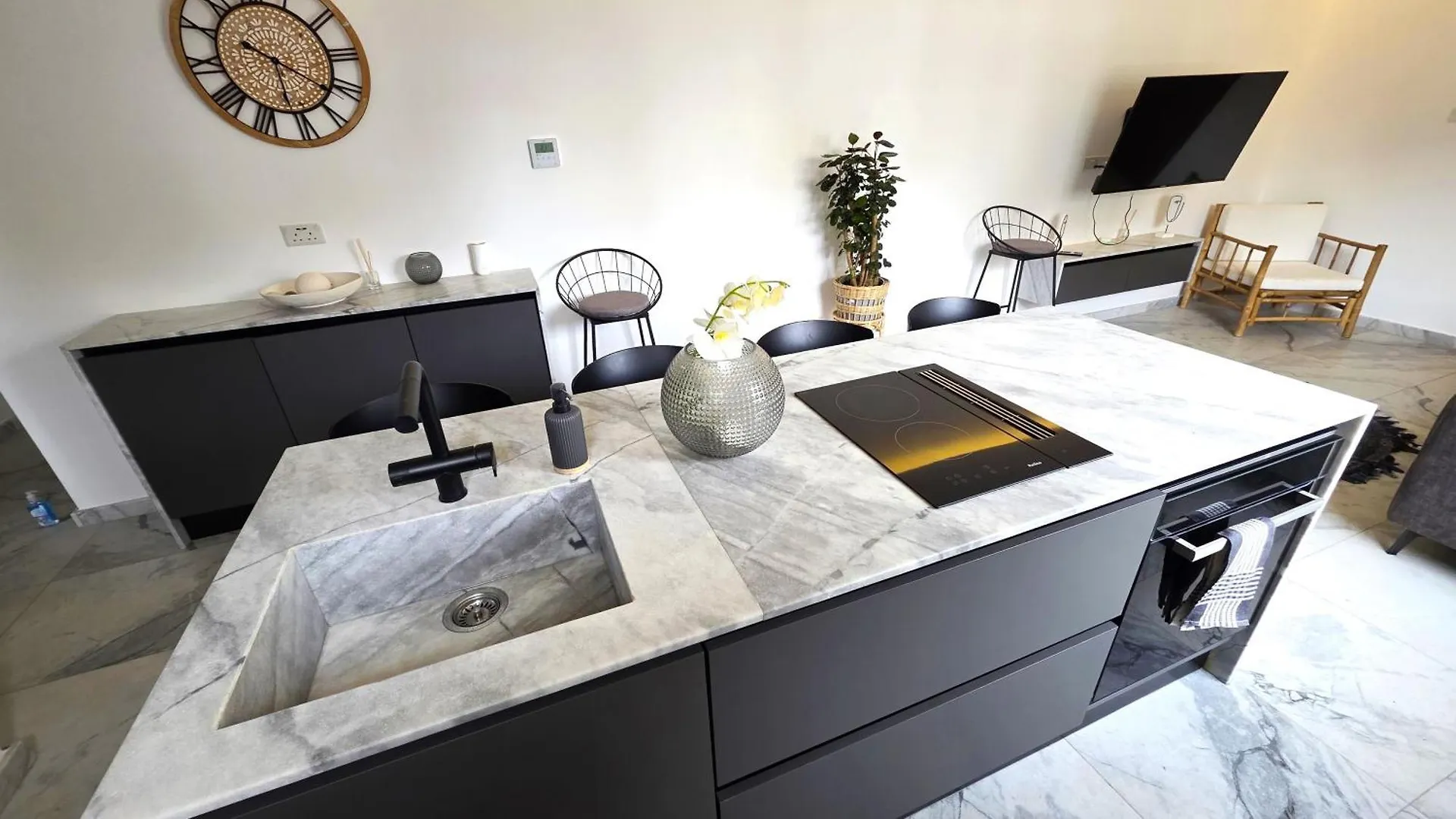 Luxurious 2Br Apartment In City Center With Internet Larnaca 0*,  Kypr