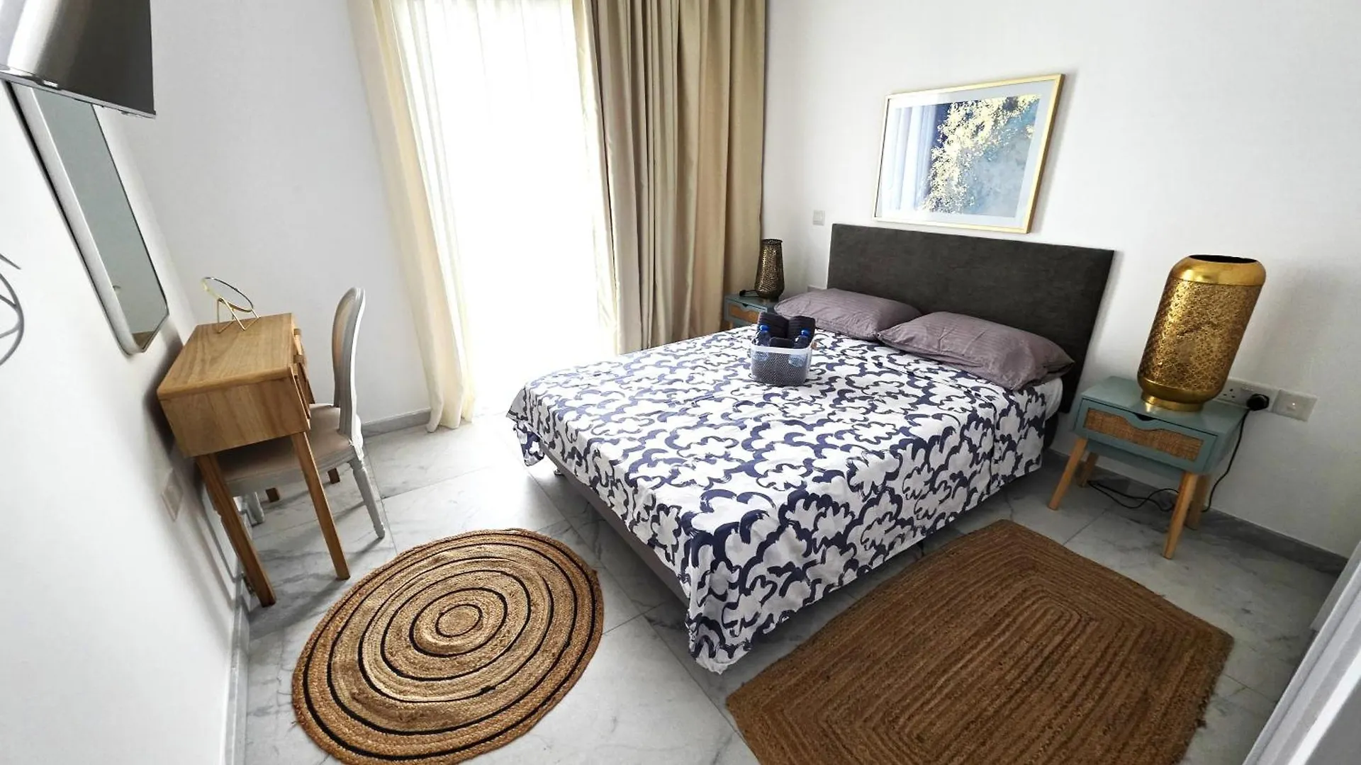 Luxurious 2Br Apartment In City Center With Internet Larnaca